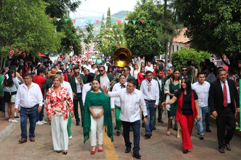 DESFILE CONMEMORATIVO AL ANIVERSARIO DE INDEPENCIA DE MÉXICO
